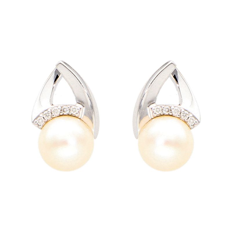 White gold earrings with pearl and diamonds