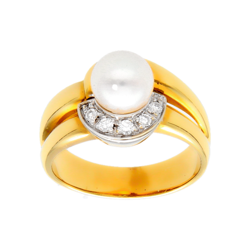 Yellow gold ring with pearl and diamonds