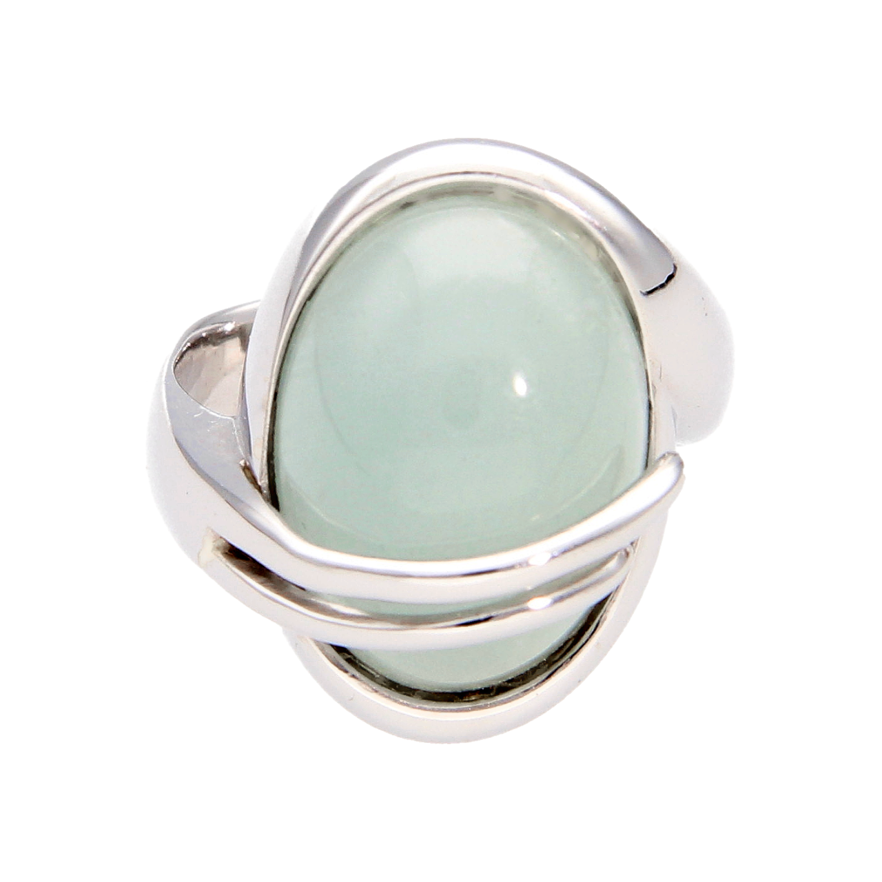 White gold ring with oval stone cat eye