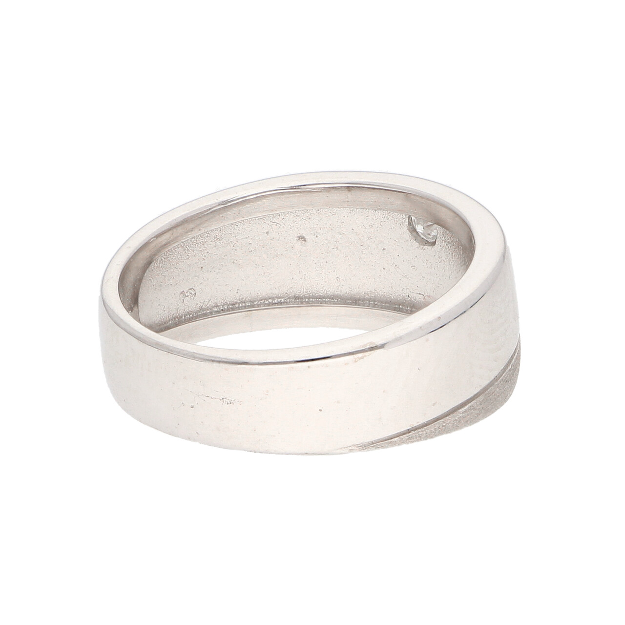 Anello oro bianco con diamante e finitura satinata_3