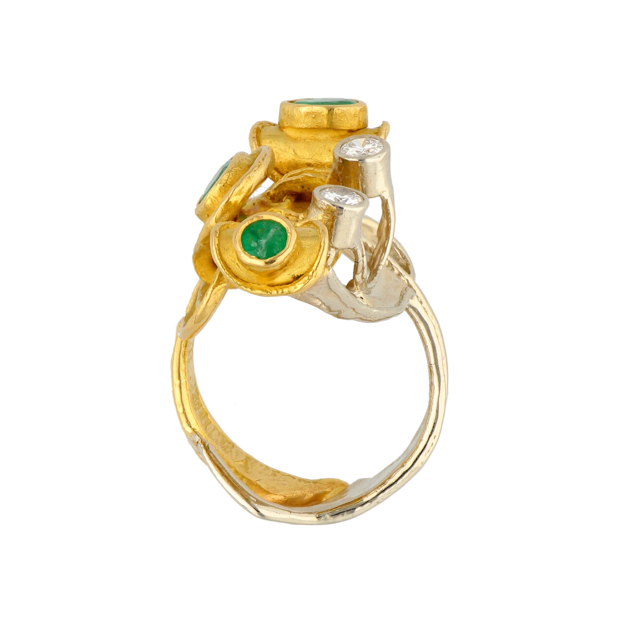 Anello artigianale due ori con diamanti e smeraldi_3