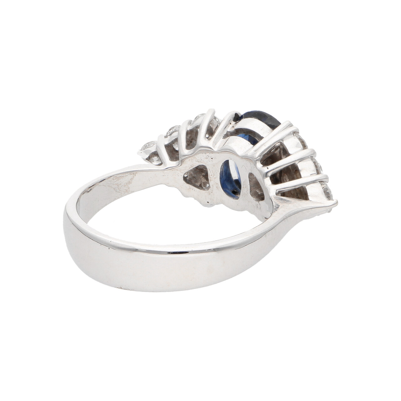 Anello oro bianco con diamanti e zaffiro centrale_3