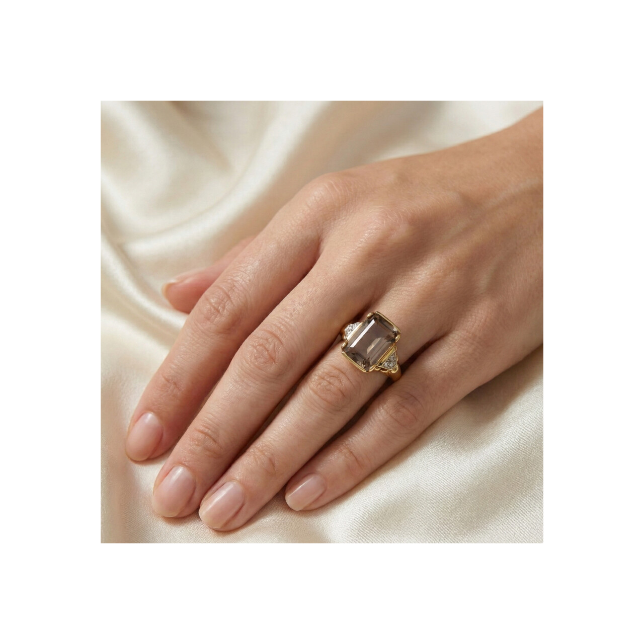 Anello oro giallo con quarzo morione e diamanti_5