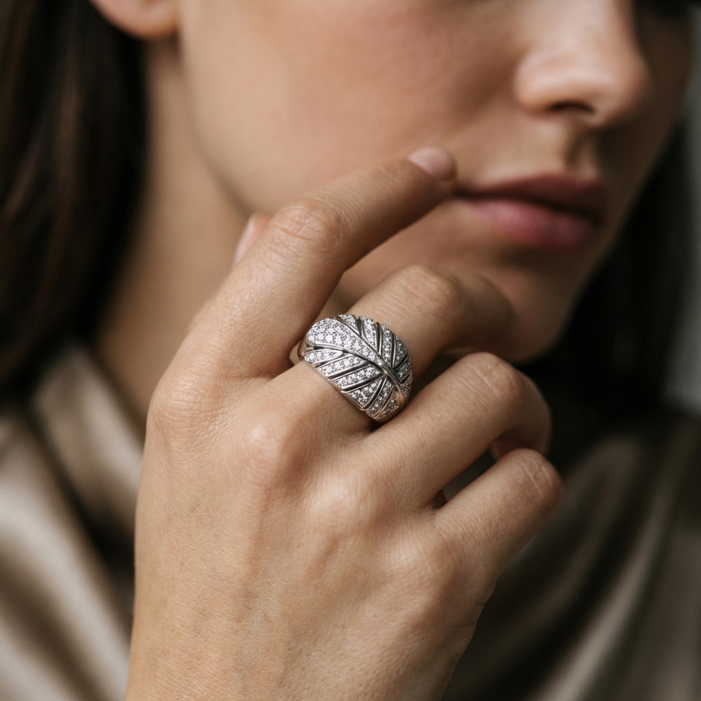 Anello in oro bianco con pavè di diamanti_4