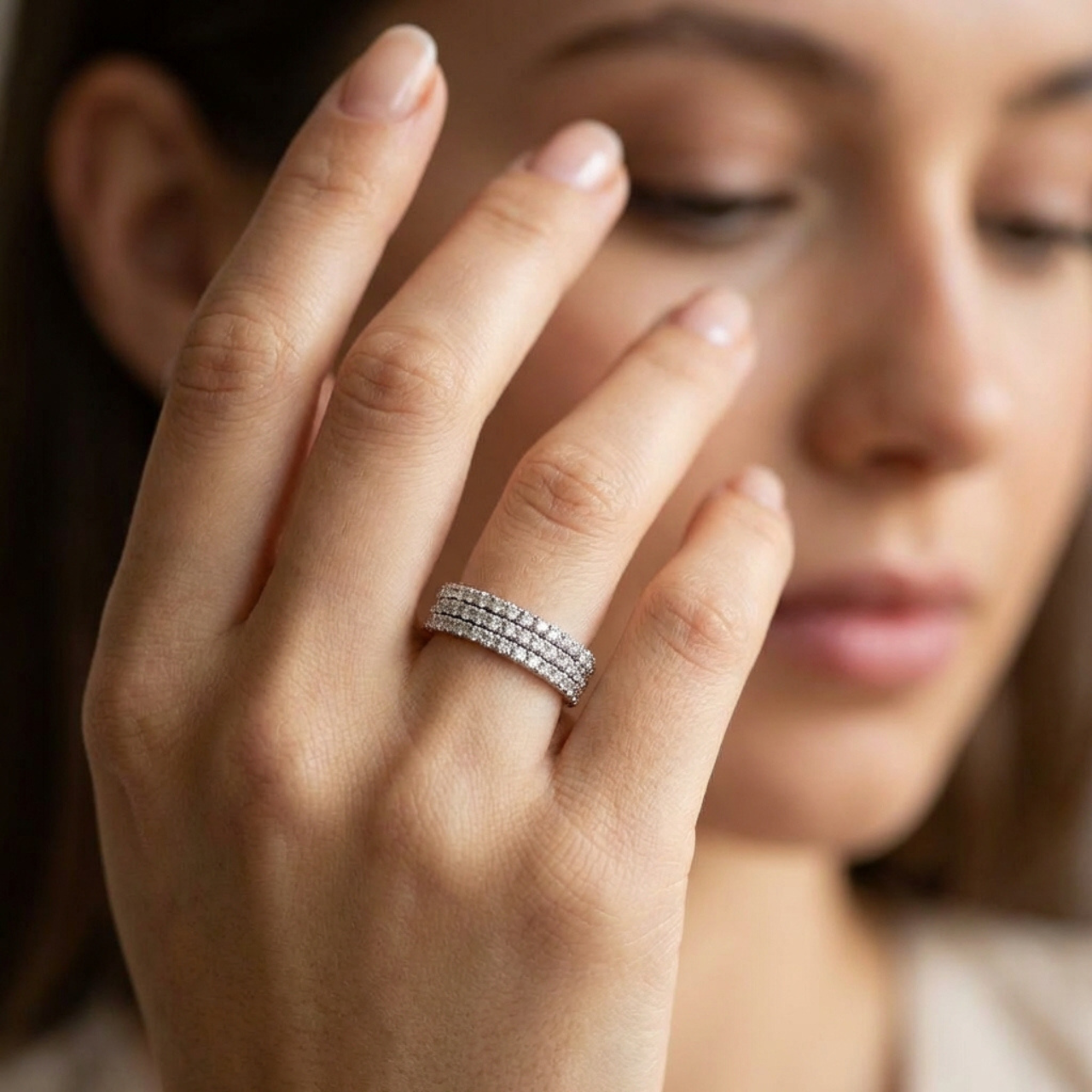 Anello in oro bianco zirconi_4