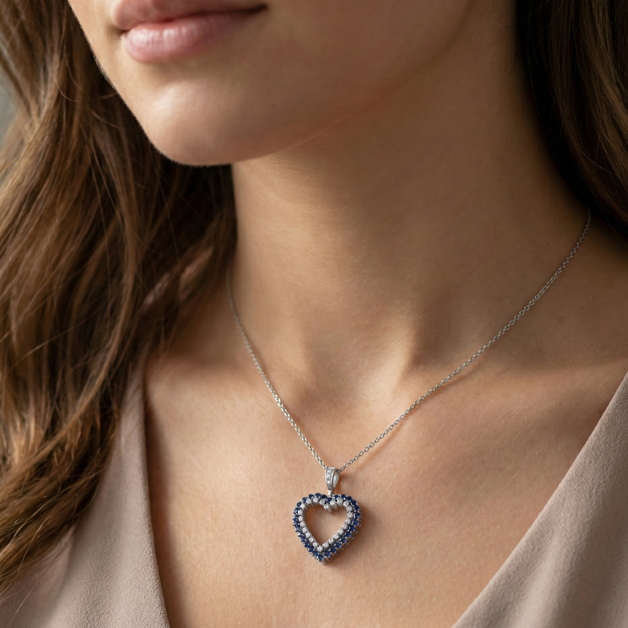 Ciondolo cuore oro bianco con zaffiri e diamanti naturali_3