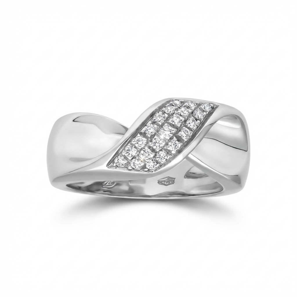 Anello moderno in oro bianco con pave' di diamanti_1