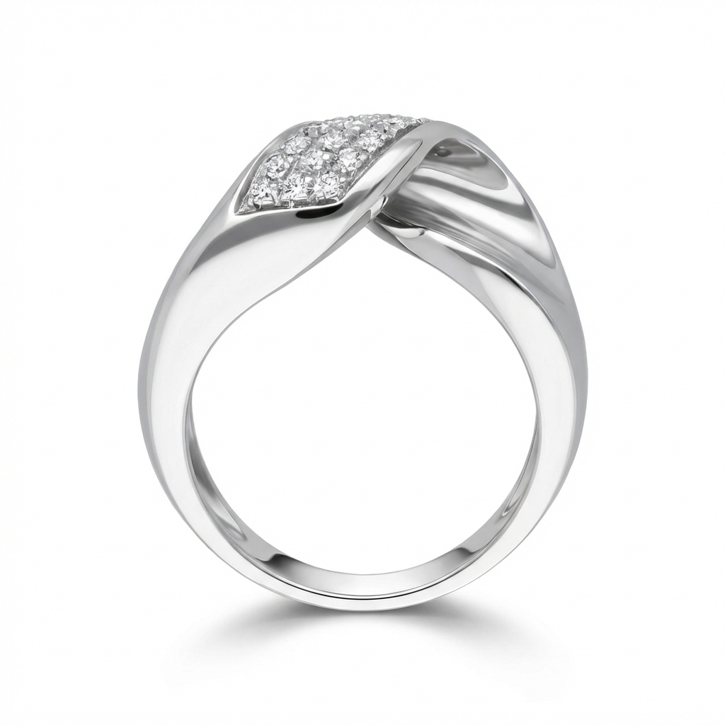 Anello moderno in oro bianco con pave' di diamanti_4