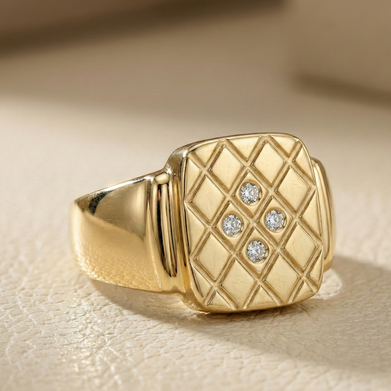 Anello uomo in oro giallo con zirconi_2