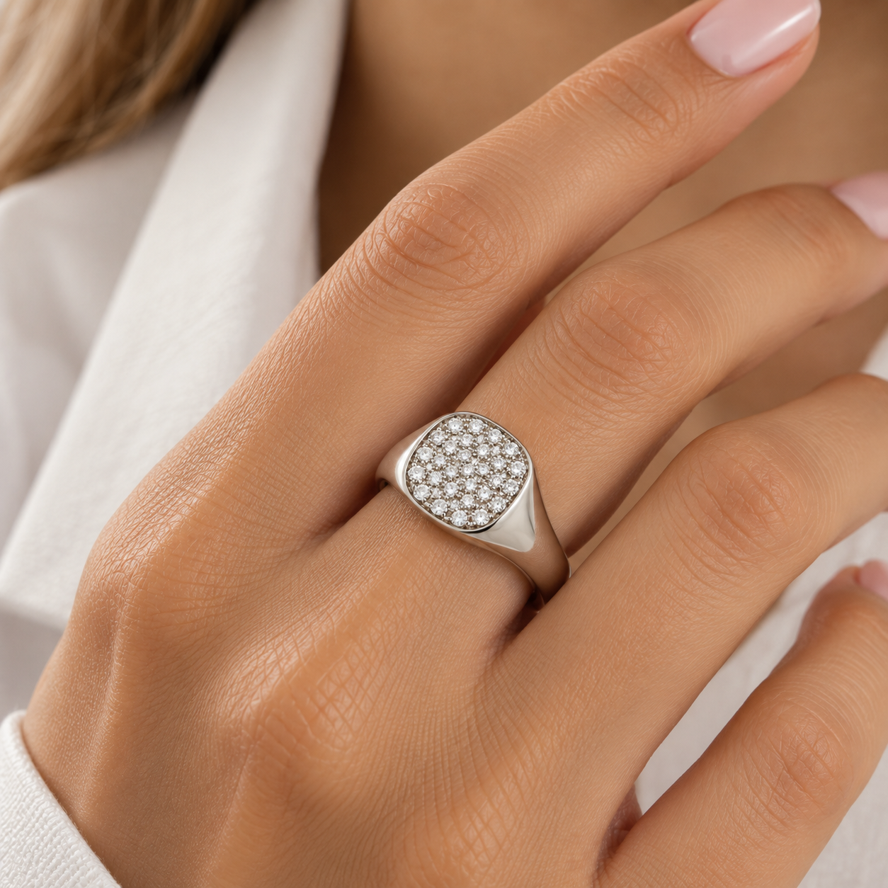 Anello in oro bianco con pavè di diamanti_4
