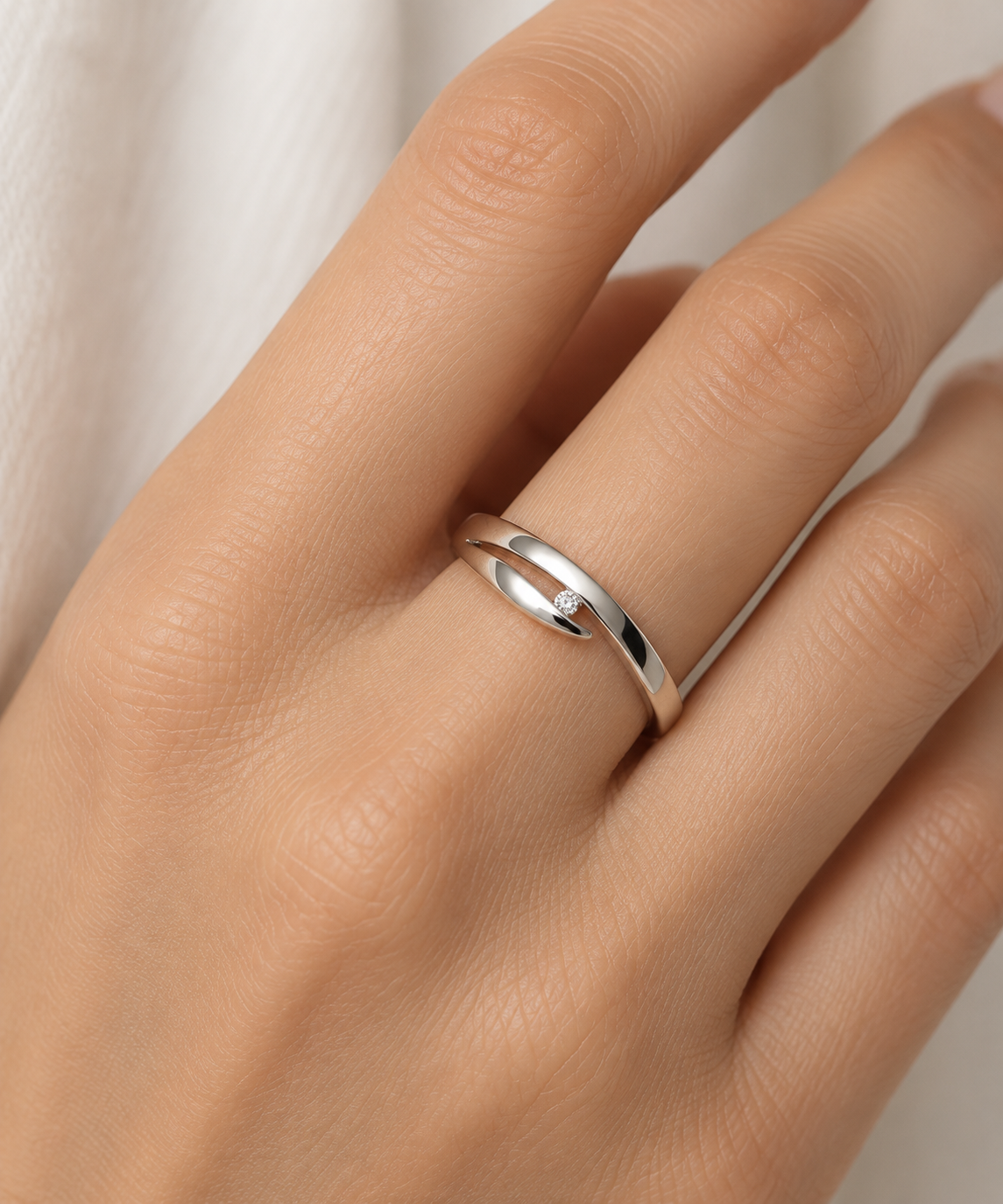 Anello in oro bianco con diamantino 0.02 ct_4